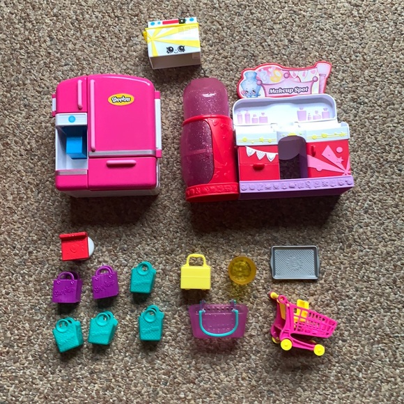 Shopkins!! - Picture 1 of 7